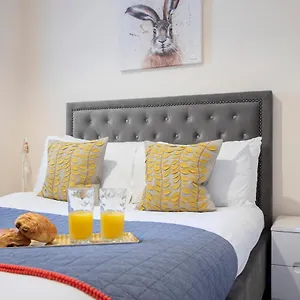  Apartment 2 Bedroom Town Centre United Kingdom