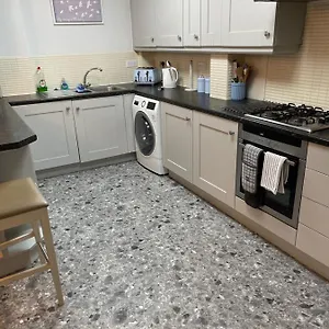 Apartment The Beeches - Serviced Duplex United Kingdom