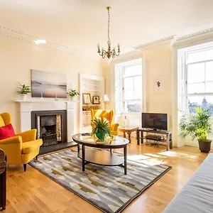 Altido Retro Castle Retreat 2bed Apartment