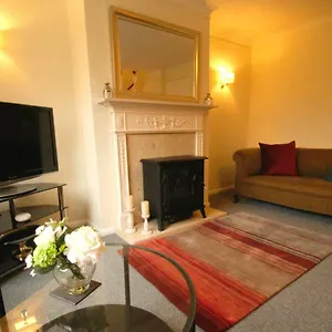  Holiday home Cedar Court Central Town House United Kingdom